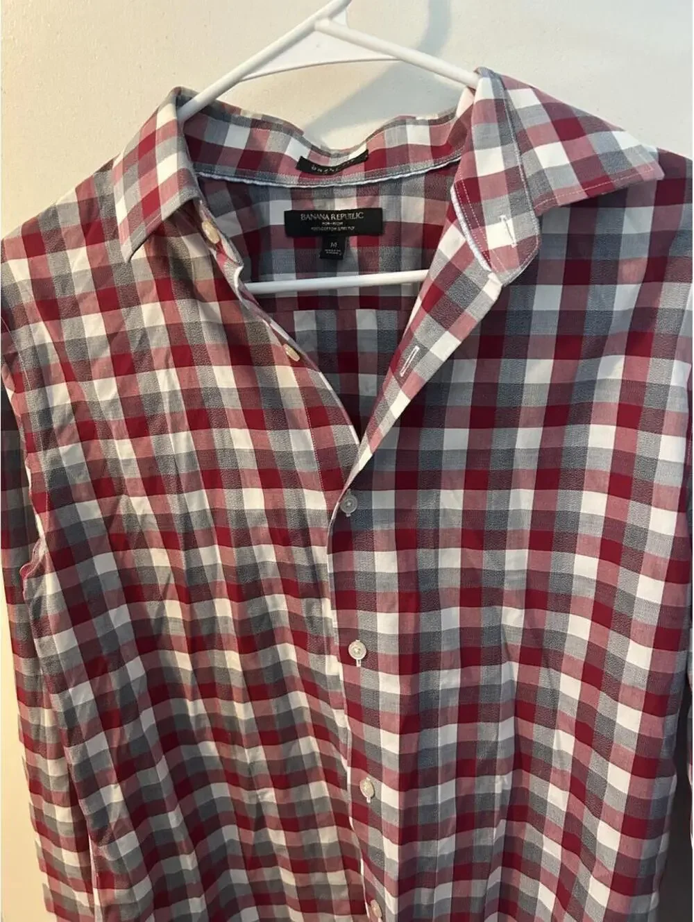 Banana Republic 100% cotton red,white,gray plaid button-up shirt in size M